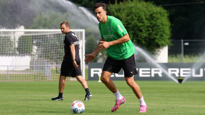 Fohlenelf trainiert erstmals am Tegernsee - Fohlen-Hautnah Fohlenelf trainiert erstmals am Tegernsee - Fohlen-Hautnah
