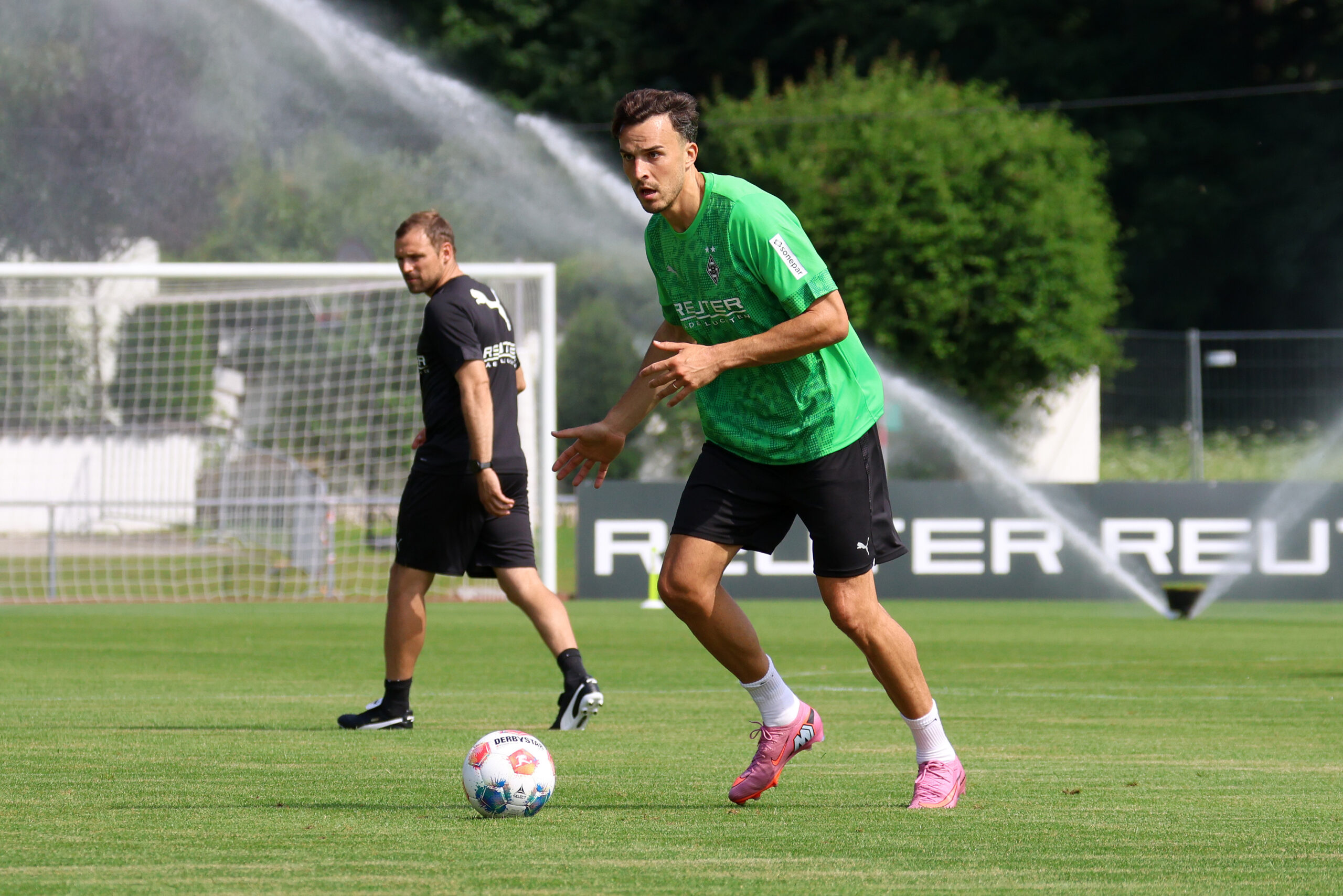 Fohlenelf trainiert erstmals am Tegernsee – Fohlen-Hautnah