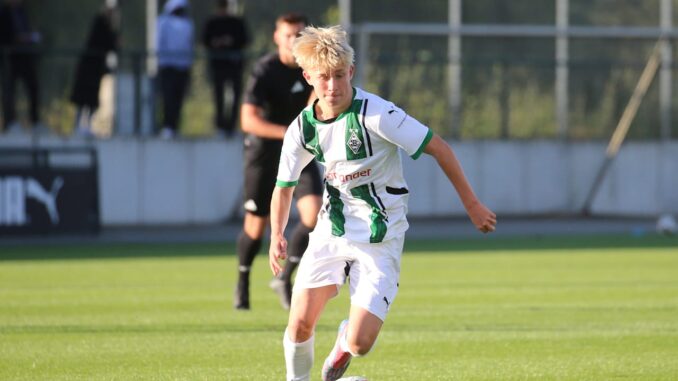 Borussia Mönchengladbach: Fritz Fleck unterschreibt 1. Borussia Mönchengladbach: Fritz Fleck unterschreibt 1.