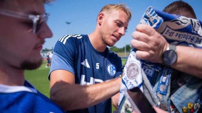 BVB? Niemals! Schalke-Leader Timo Becker lässt mit BVB? Niemals! Schalke-Leader Timo Becker lässt mit