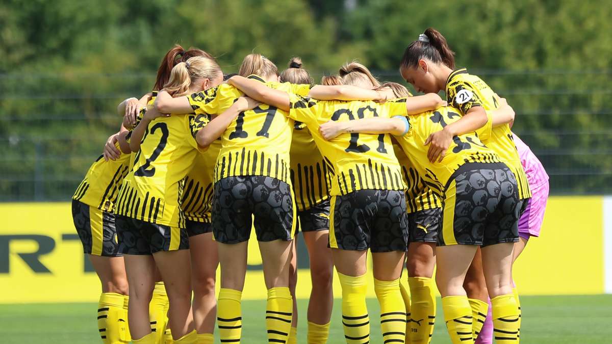 Plötzlich taucht ein DFB-Star am Trainingsgelände auf