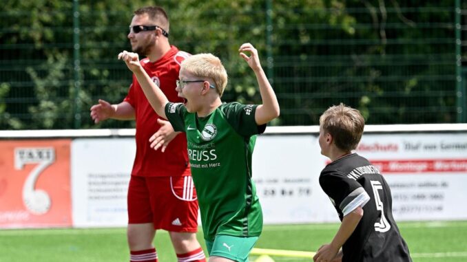 Inklusionsteam und Stadtauswahl begeistern in Hüingsen: Inklusionsteam und Stadtauswahl begeistern in Hüingsen: