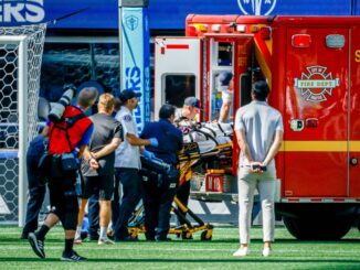 Cousin von Ex-BVB-Star im Krankenwagen vom Platz gefahren