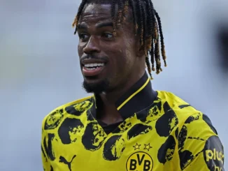 Wunschspieler Carney Chukwuemeka zeigt sich im Trikot des
