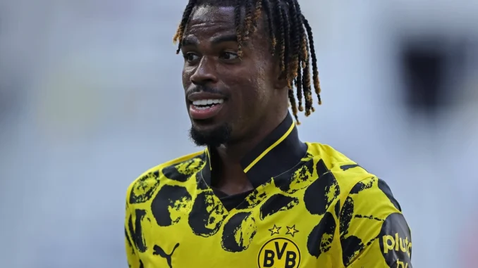 Wunschspieler Carney Chukwuemeka zeigt sich im Trikot des Wunschspieler Carney Chukwuemeka zeigt sich im Trikot des