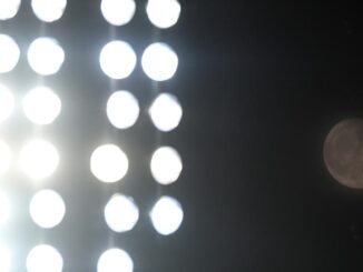 Eintracht Frankfurt zweimal im Rheinland unter Flutlicht