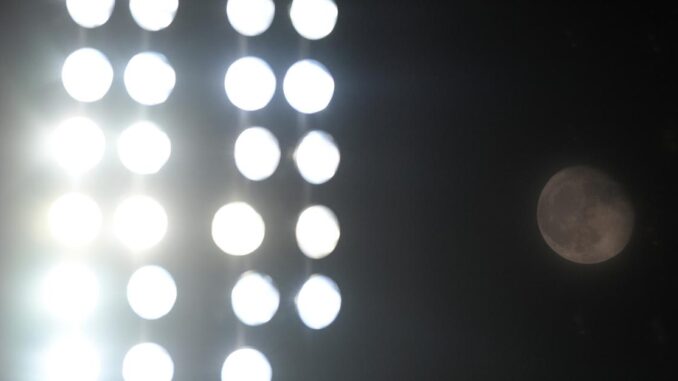 Eintracht Frankfurt zweimal im Rheinland unter Flutlicht Eintracht Frankfurt zweimal im Rheinland unter Flutlicht