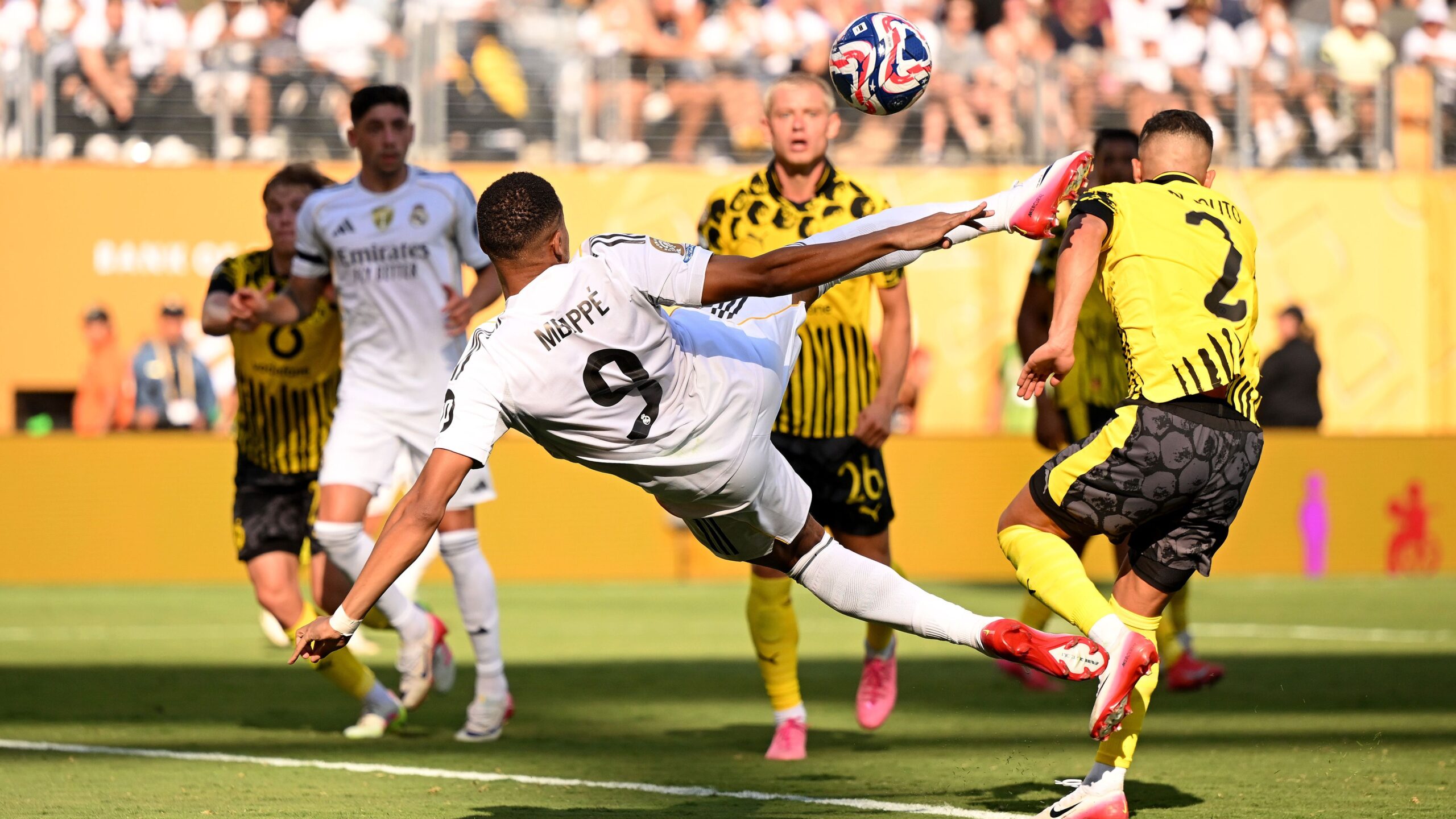 Irres Finish mit Mbappe-Traumtor und BVB-Comeback: