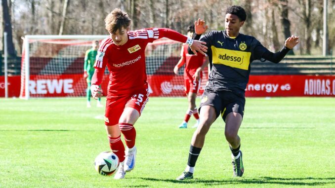Die U17 Mannschaft spielt 1:1. Die U17 Mannschaft spielt 1:1.