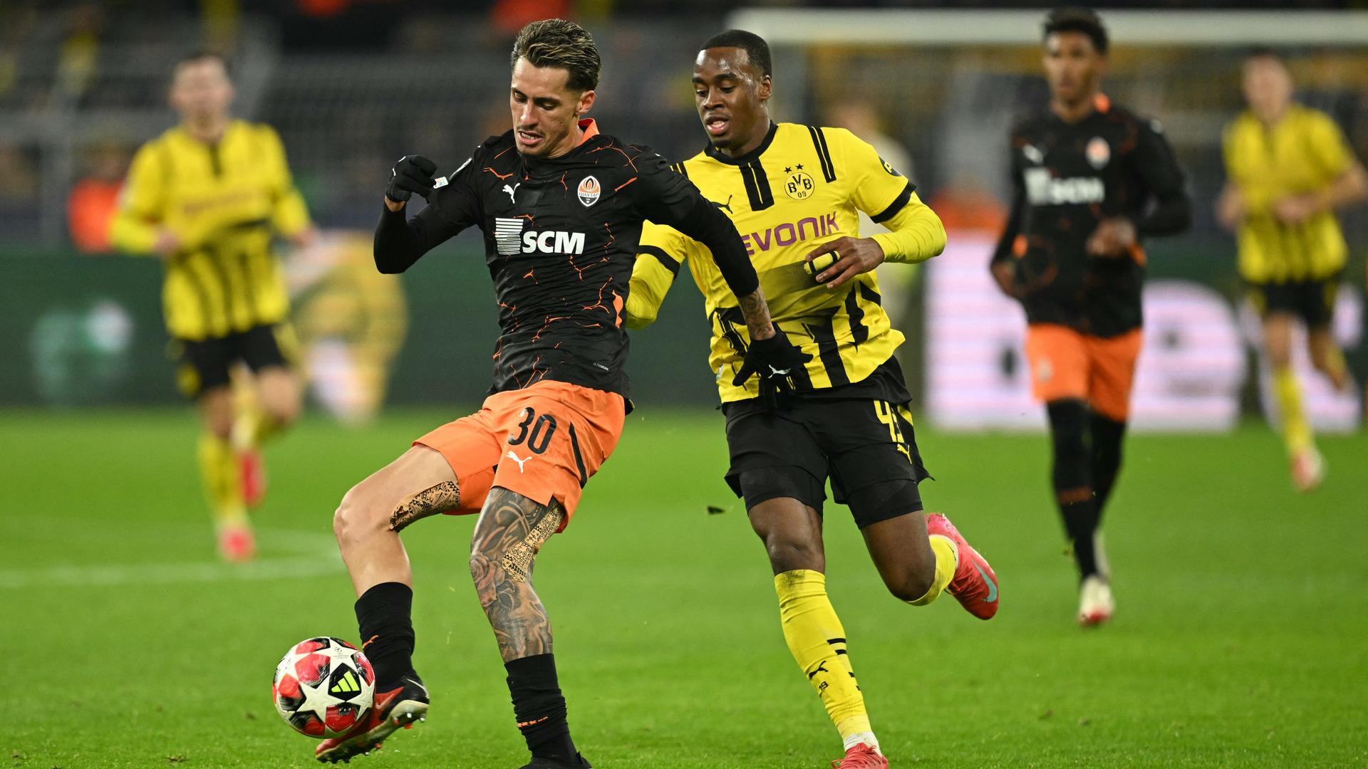 Leverkusen weiter, Dortmund, Bayern im Playoff