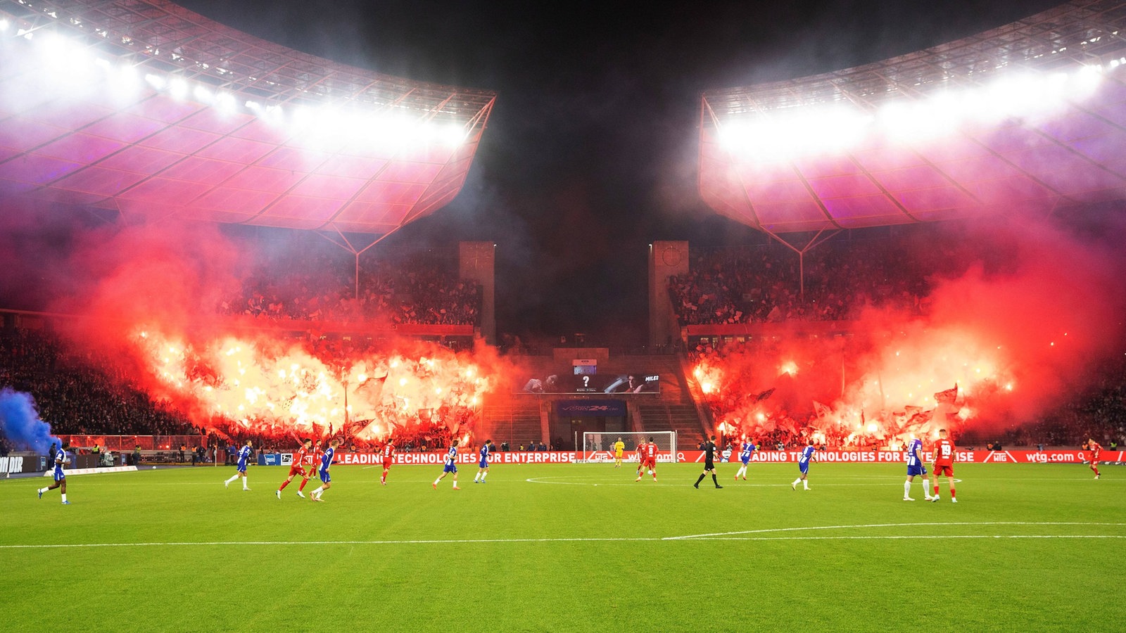 Pyrotechnik: Hohe Geldstrafe für 1. FC Köln – Fußball –