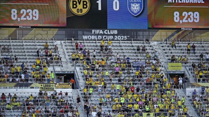 Vor Achtelfinale: Stadien leer! Dortmund kritisiert Vor Achtelfinale: Stadien leer! Dortmund kritisiert