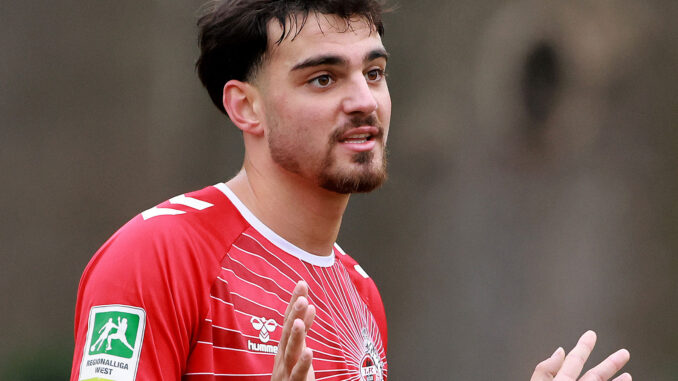 Mikail Özkan bleibt dem 1. FC Köln eine weitere Saison Mikail Özkan bleibt dem 1. FC Köln eine weitere Saison