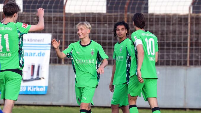 Gladbach: Profivertrag für Fritz Fleck Gladbach: Profivertrag für Fritz Fleck