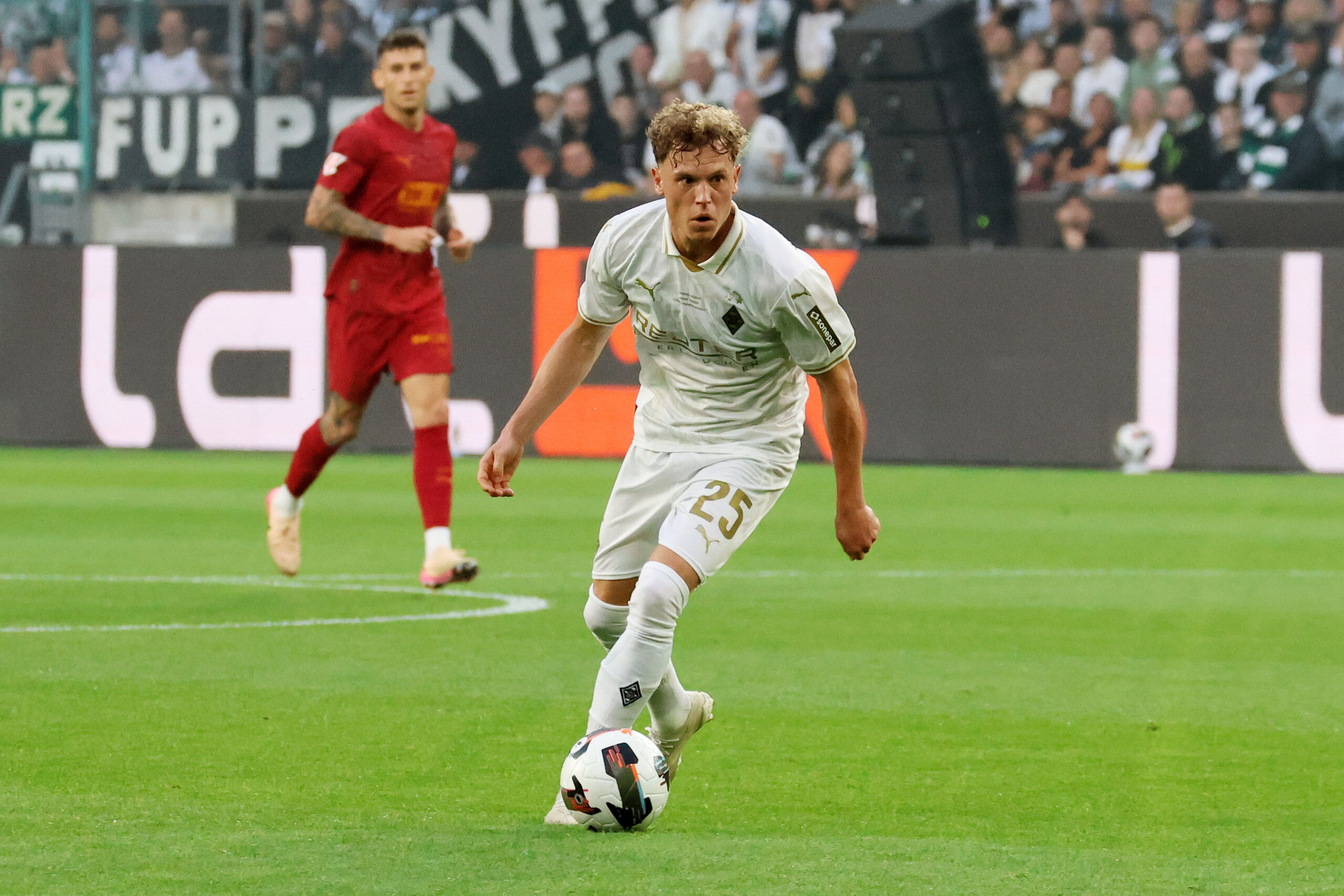 2:0 zum Jubiläum: Gladbach feiert Sieg gegen Valencia –