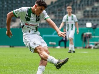 MSV Duisburg zu Beginn gegen Meister Gladbach, RWE gegen