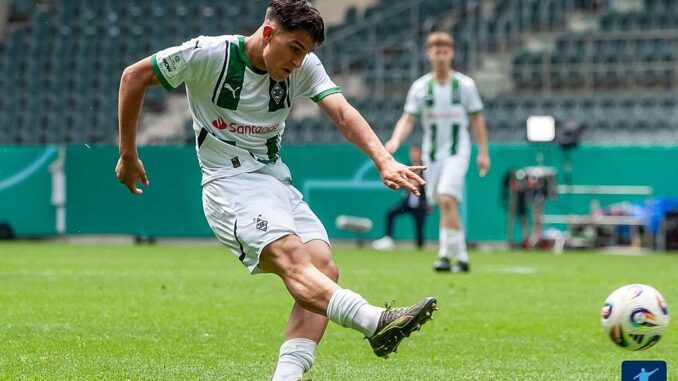 MSV Duisburg zu Beginn gegen Meister Gladbach, RWE gegen MSV Duisburg zu Beginn gegen Meister Gladbach, RWE gegen