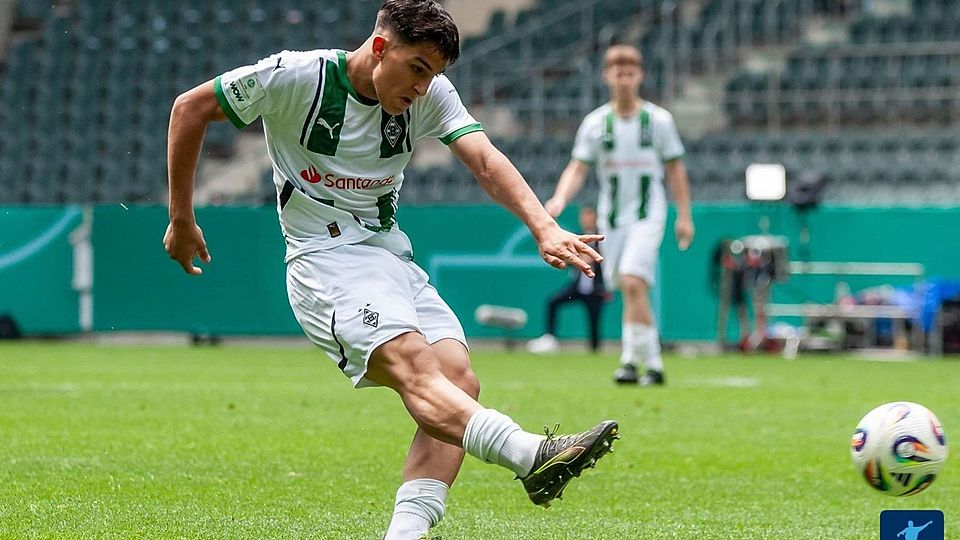 MSV Duisburg zu Beginn gegen Meister Gladbach, RWE gegen