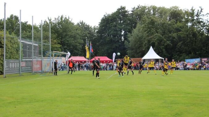 Grömitz: Kicken für den guten Zweck - Neustadt Grömitz: Kicken für den guten Zweck - Neustadt