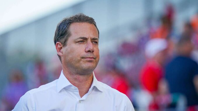 BVB-Boss Ricken wehrt sich gegen Kritik und kündigt BVB-Boss Ricken wehrt sich gegen Kritik und kündigt