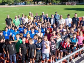 Einweihung des renovierten Soester Jahnstadions mit