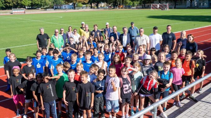 Einweihung des renovierten Soester Jahnstadions mit Einweihung des renovierten Soester Jahnstadions mit