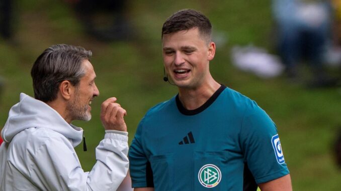 Dortmunder Schiedsrichter pfeift Spiel der BVB-Profis: Dortmunder Schiedsrichter pfeift Spiel der BVB-Profis: