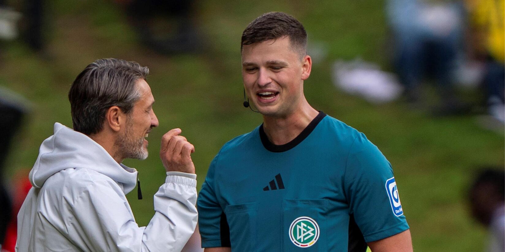 Dortmunder Schiedsrichter pfeift Spiel der BVB-Profis: