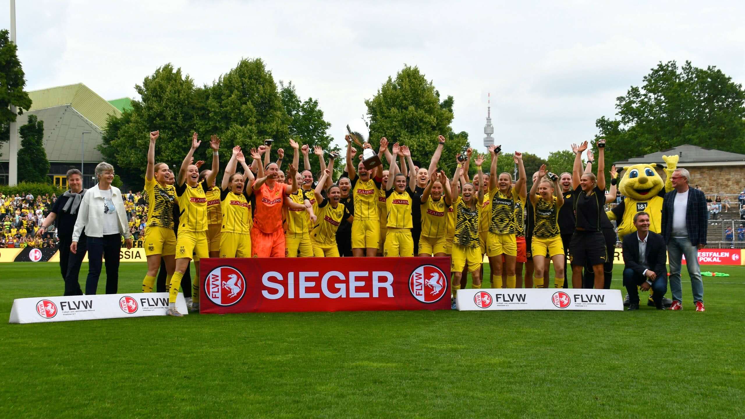 Rekordkulisse für Premierensieg: BVB-Frauen gewinnen