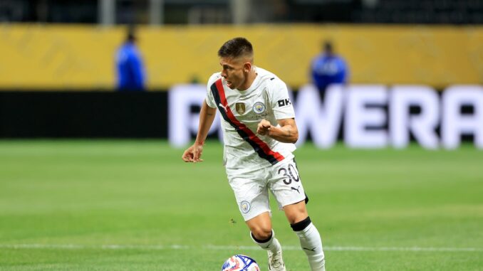 Rückschlag für den BVB: Leverkusen schnappt Dortmund Rückschlag für den BVB: Leverkusen schnappt Dortmund