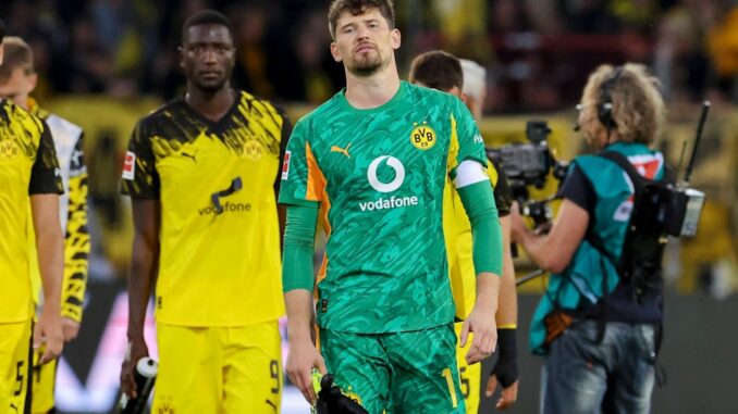 Respektlose Aktion: BVB-Profi bei Interview von Fans Respektlose Aktion: BVB-Profi bei Interview von Fans