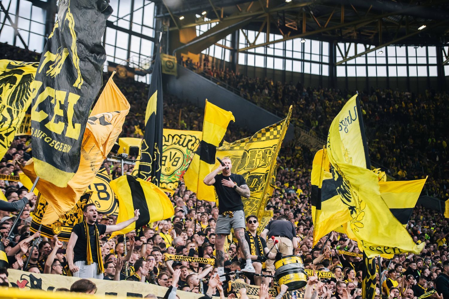 Mindestnutzung! BVB entzieht Fans die Dauerkarte