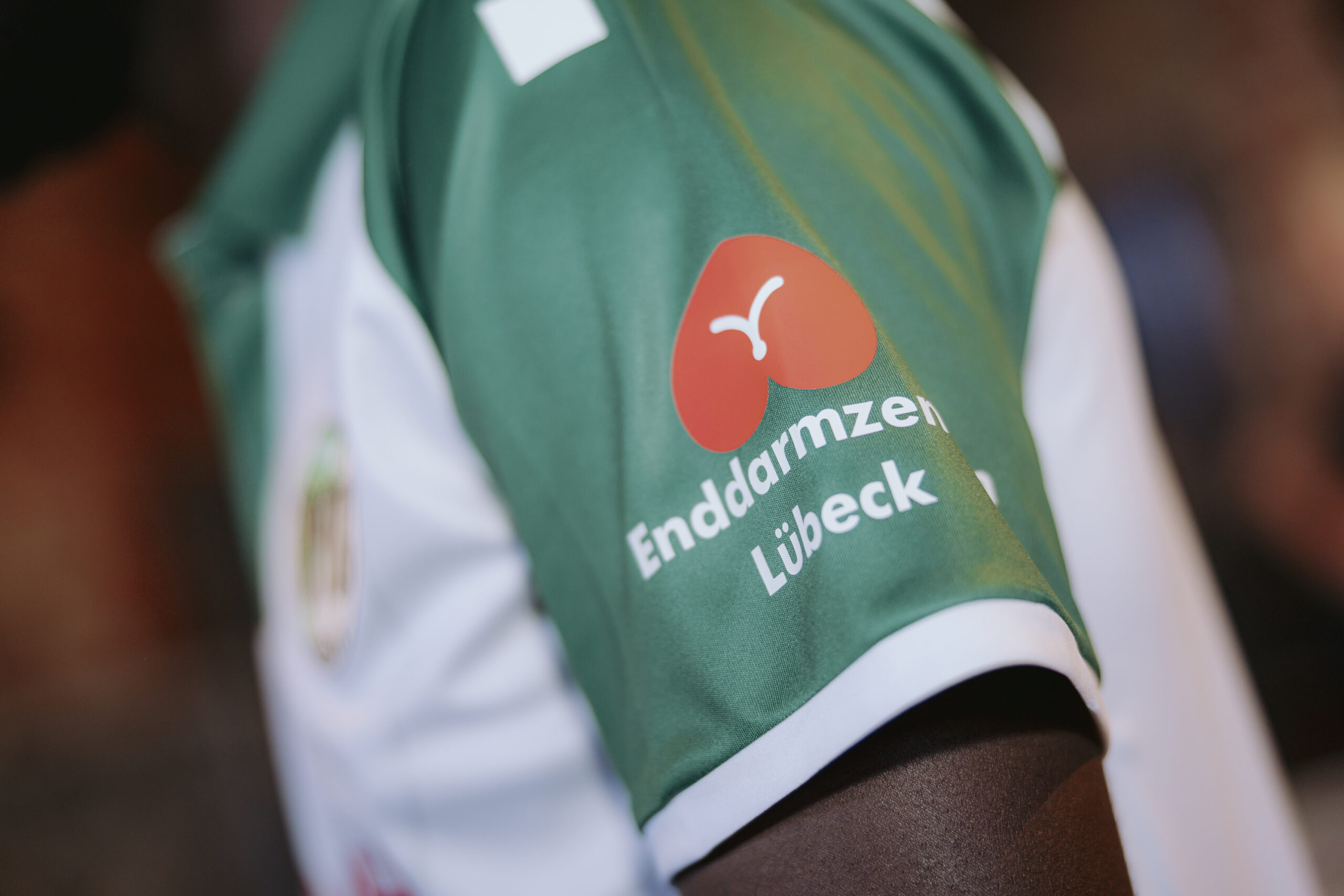Enddarmzentrum Lübeck neuer Ärmelsponsor für das