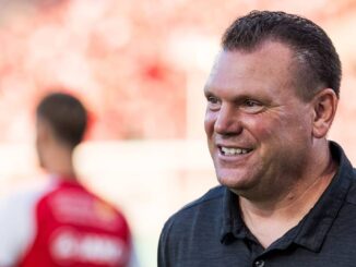 Uwe Koschinat mit Ritual vor Spiel gegen Borussia Dortmund