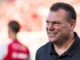 Uwe Koschinat mit Ritual vor Spiel gegen Borussia Dortmund