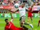 Alassane Plea schwer verletzt - Fans würdigen