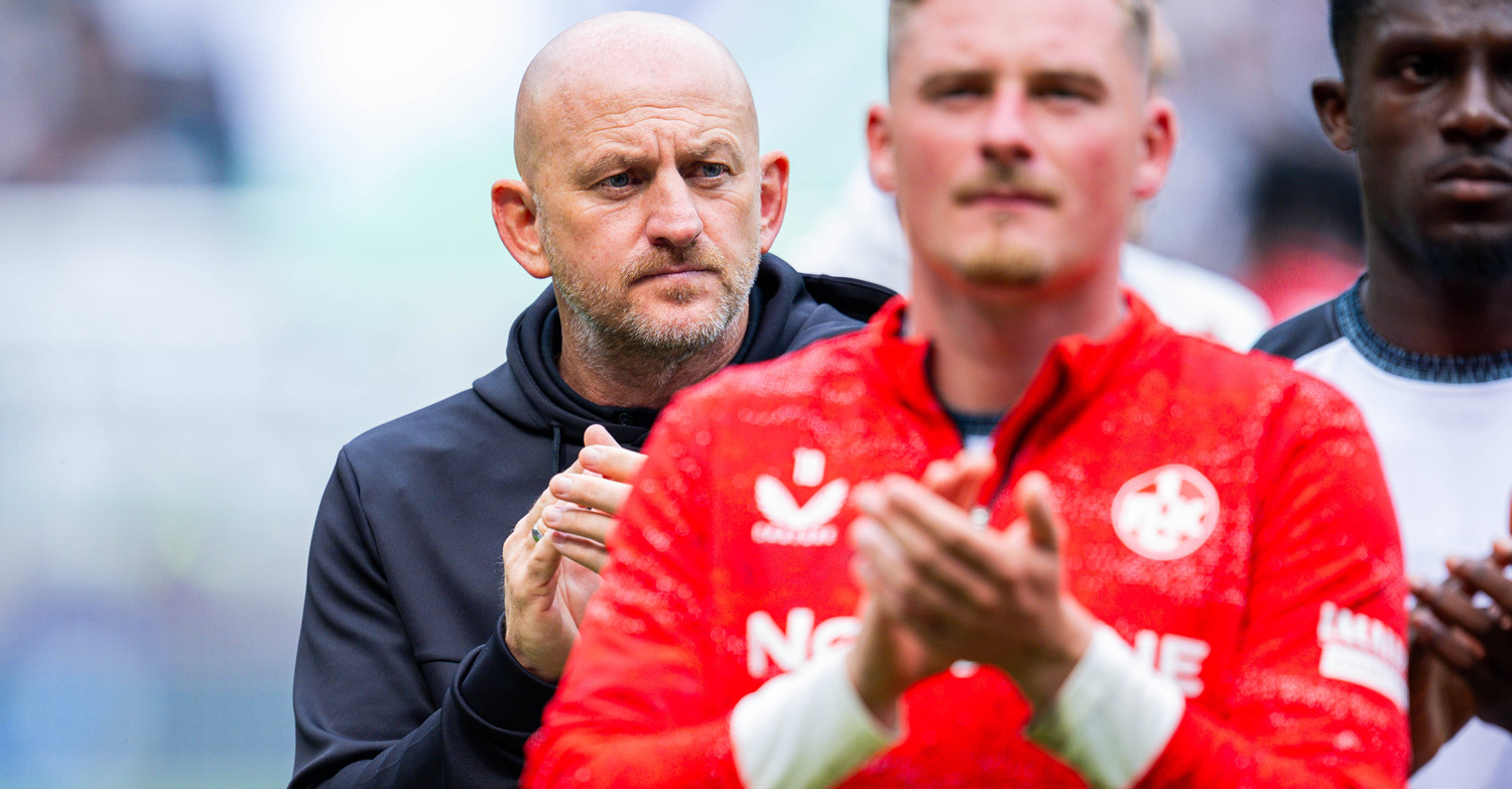 An diese beiden Ersatzspieler spricht Trainer Lieberknecht