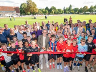 Einweihung des renovierten Jahnstadions mit dem BVB