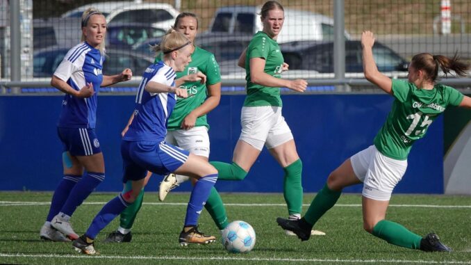 Schalker Frauen schießen sich für das BVB II-Derby warm Schalker Frauen schießen sich für das BVB II-Derby warm