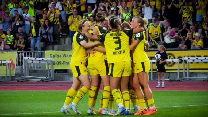 1. FFC Recklinghausen gegen Borussia Dortmund im 1. FFC Recklinghausen gegen Borussia Dortmund im