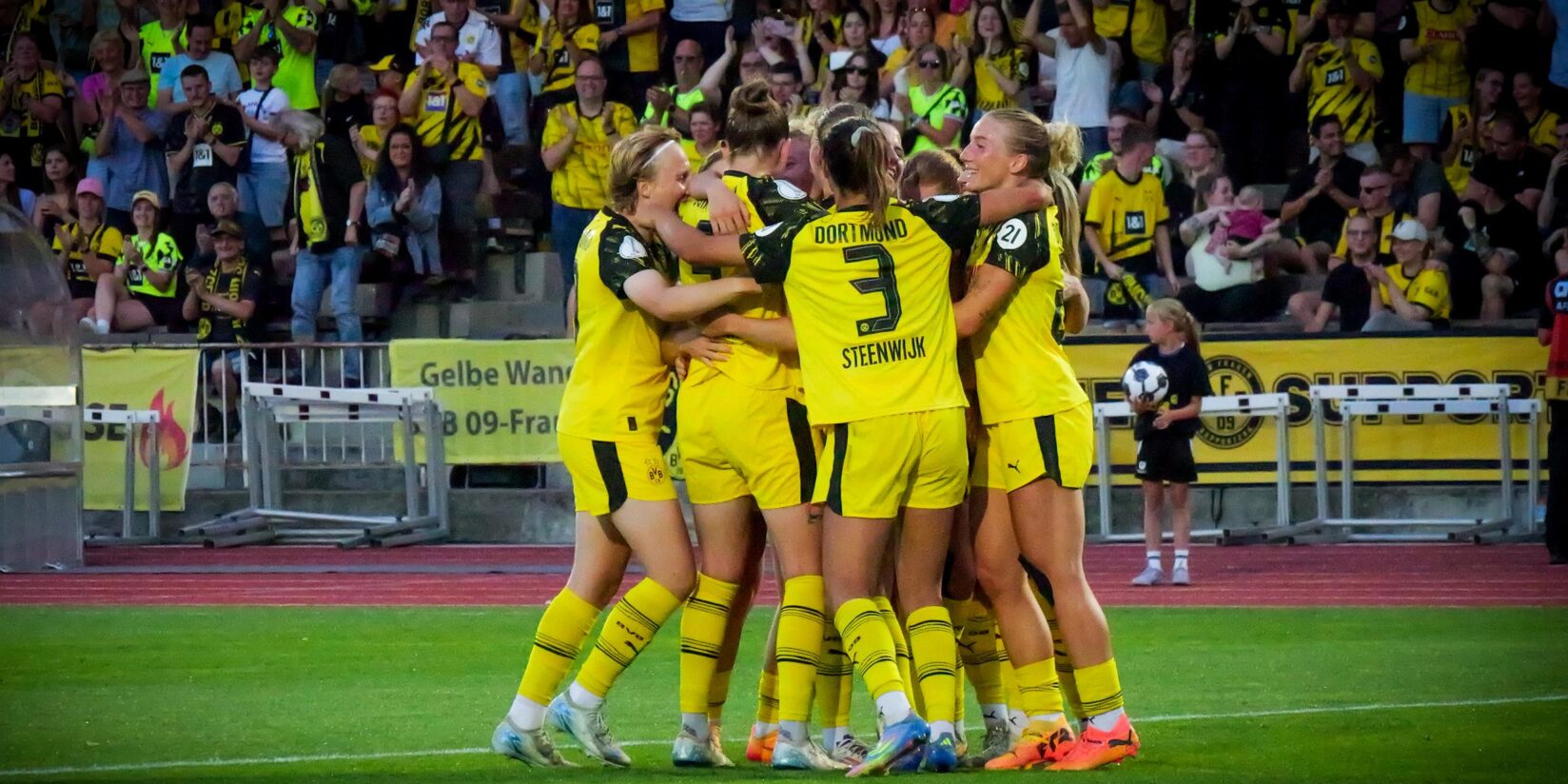 1. FFC Recklinghausen gegen Borussia Dortmund im
