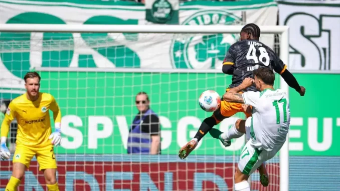 Nach 27 Sekunden in Überzahl: FCK feiert ersten Nach 27 Sekunden in Überzahl: FCK feiert ersten