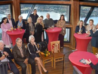 Ex-BVB-Vorstand Niebaum liest auf dem höchsten Holzturm