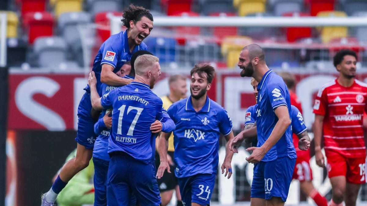 Sieg in Düsseldorf: Darmstadt springt an die