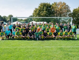 Legenden lassen den Ball in Niedernjesa rollen