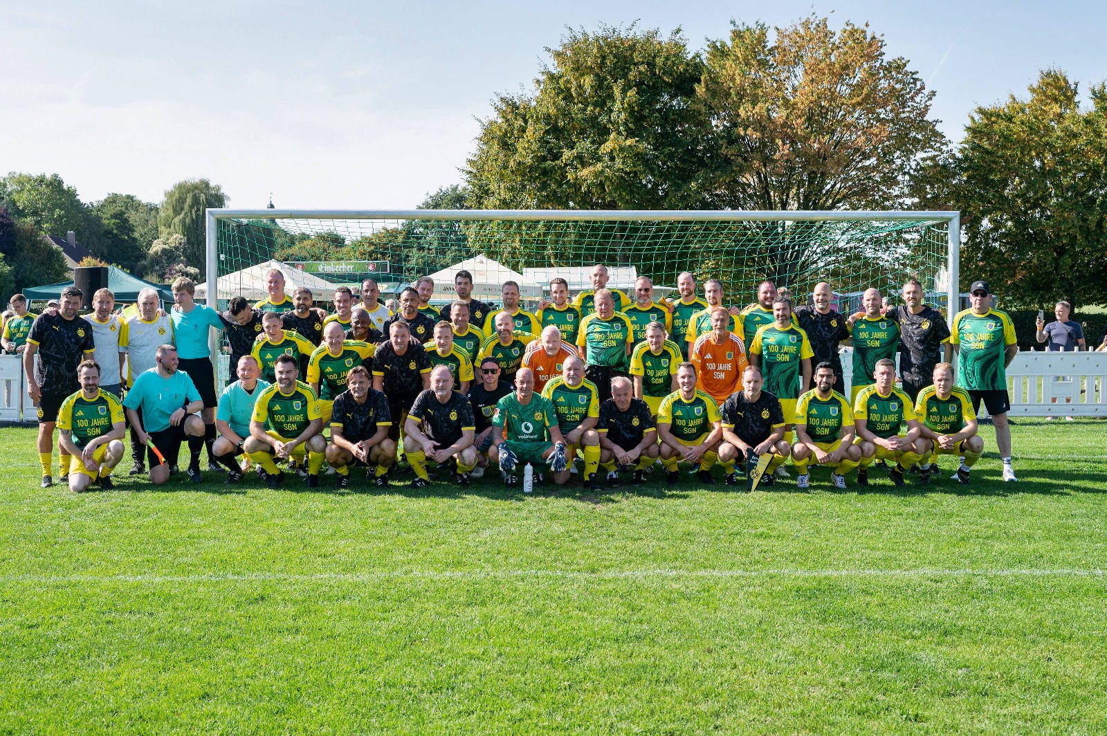Legenden lassen den Ball in Niedernjesa rollen