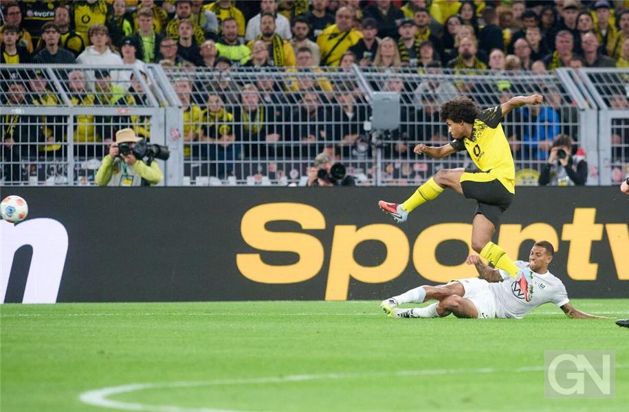 Bei Schlotterbeck-Comeback: Dortmund bezwingt Wolfsburg