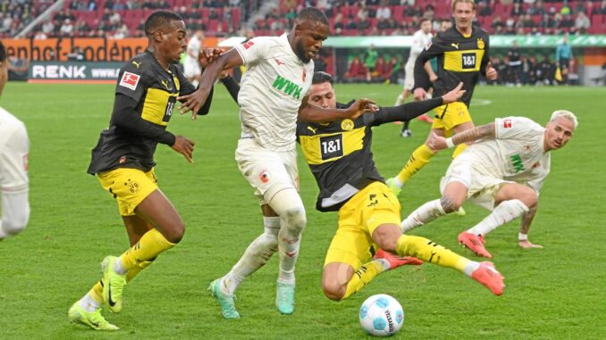 FC Augsburg spielt unter Flutlicht gegen Dortmund