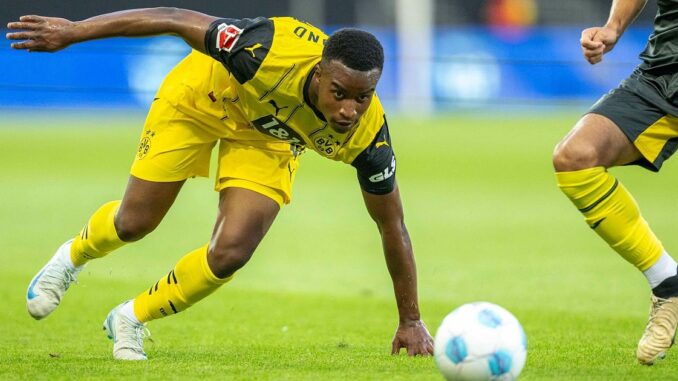 Umweg übers Fußball-Niemandsland: Moukoko trifft BVB