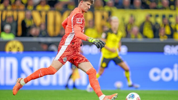 Fussball – Gregor Kobel erhält Rückhalt